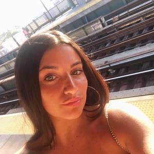 Meet your Posher, Daniella